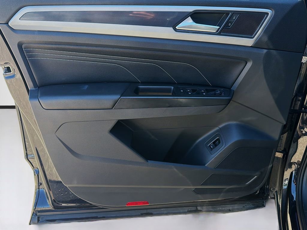 Used 2020 Volkswagen Atlas Cross Sport SEL R-Line AWD/4WD image 21