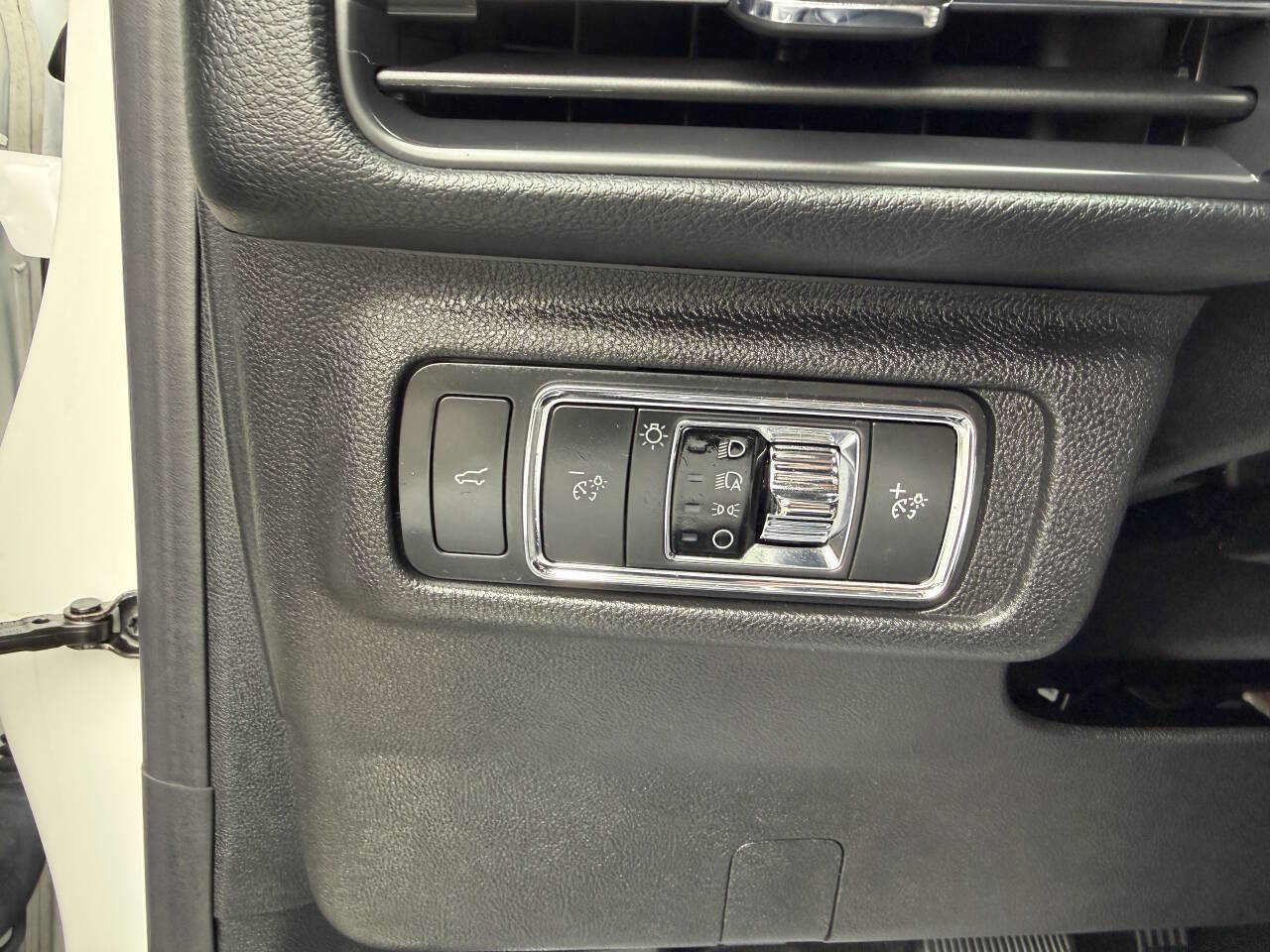 Used 2022 Lincoln Corsair AWD w/ Premium Package image 23