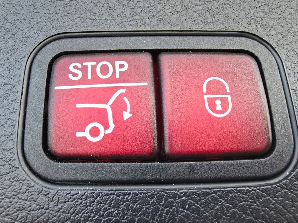 Used 2023 Mercedes-Benz GLB 250 4MATIC image 19