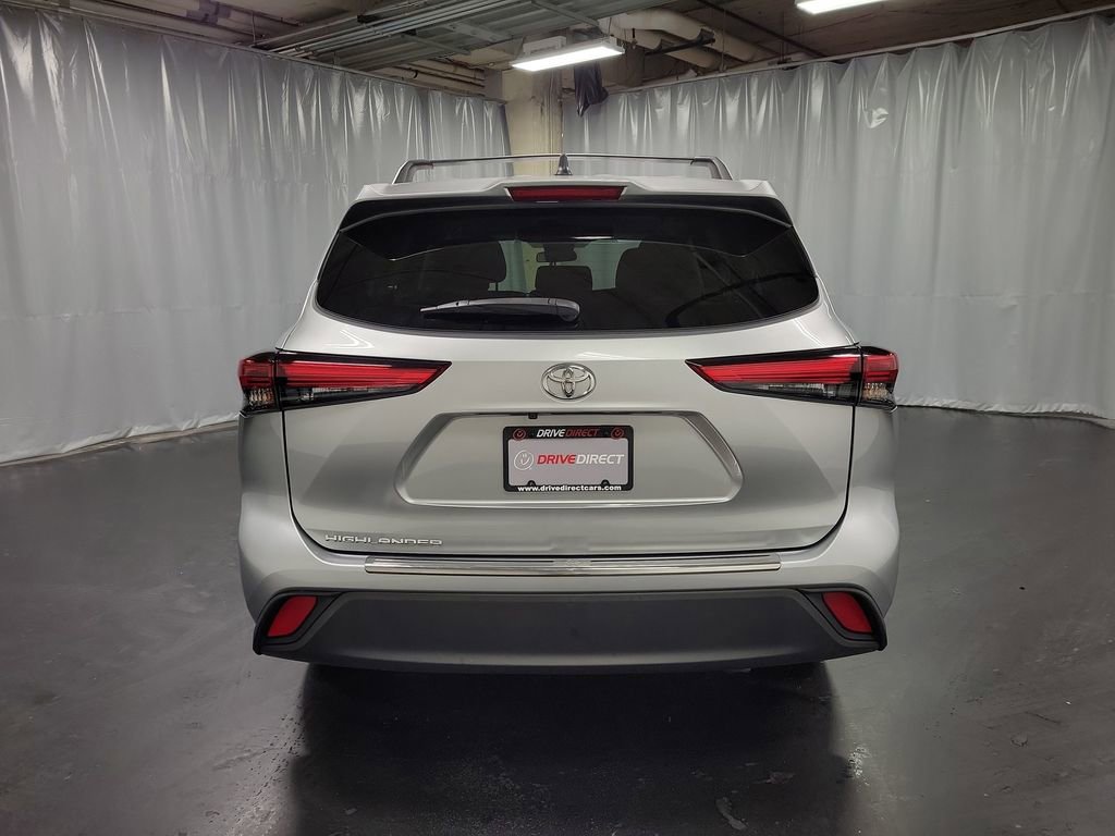 Used 2023 Toyota Highlander L FWD image 7