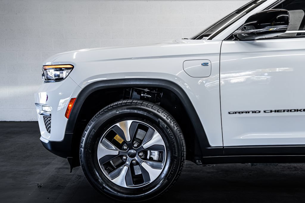 Used 2023 Jeep Grand Cherokee 4WD 4xe image 12