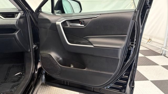 Used 2025 Toyota RAV4 XLE FWD image 22