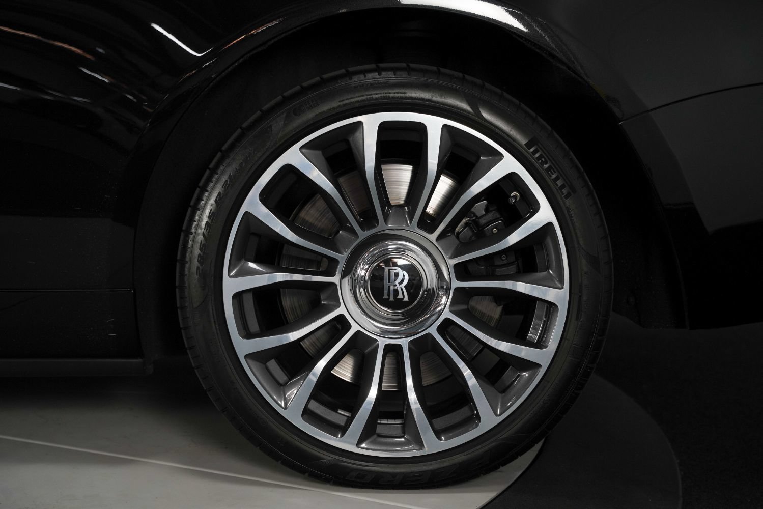 Used 2019 Rolls-Royce Dawn RWD image 18