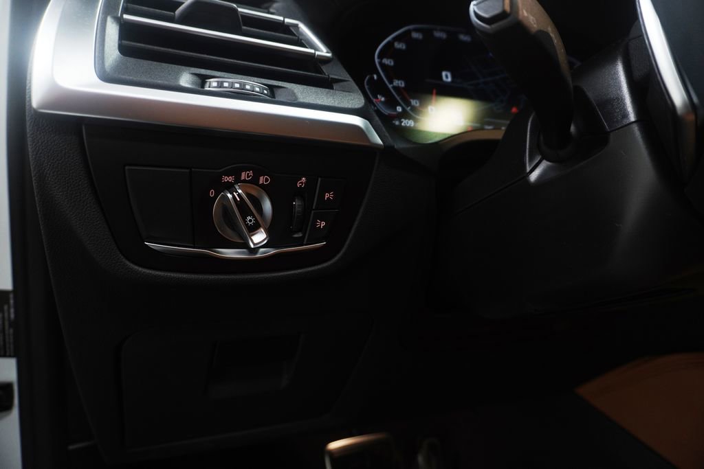 Used 2025 BMW X4 M40i image 24