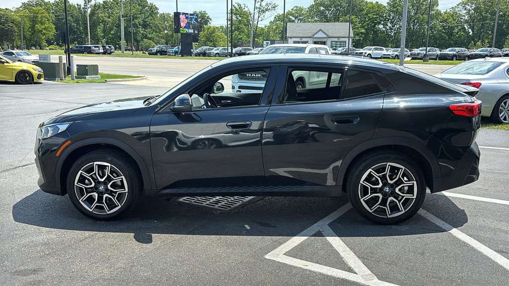 Used 2026 BMW X2 xDrive28i AWD/4WD image 3