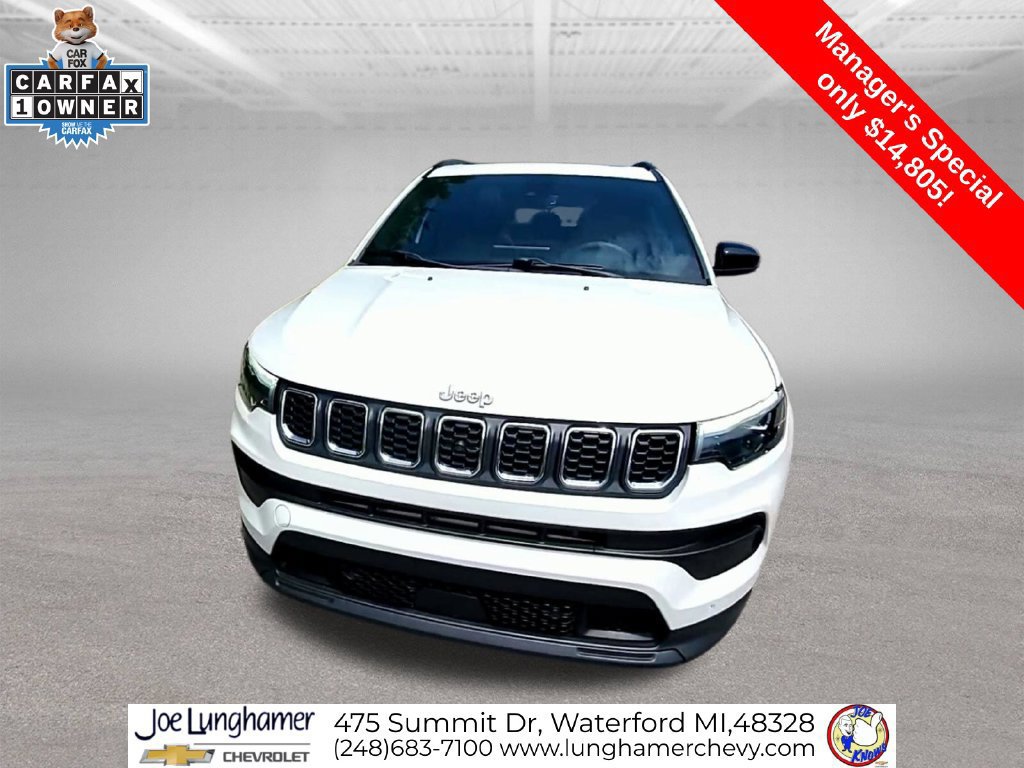 Used 2024 Jeep Compass Latitude w/ Sun and Sound Group AWD/4WD image 3
