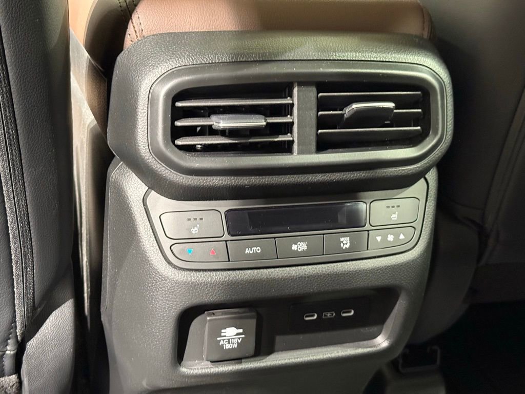 Used 2025 Honda Pilot Elite image 22