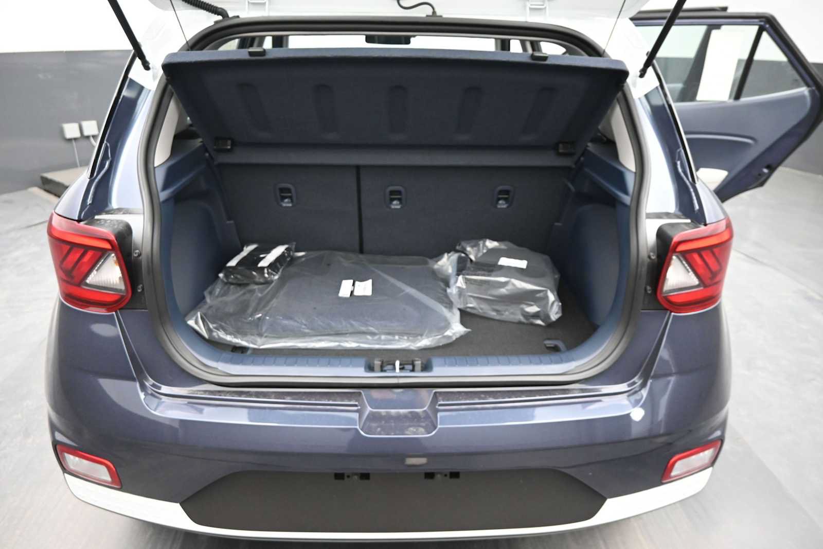 New 2026 Hyundai Venue SEL FWD image 13