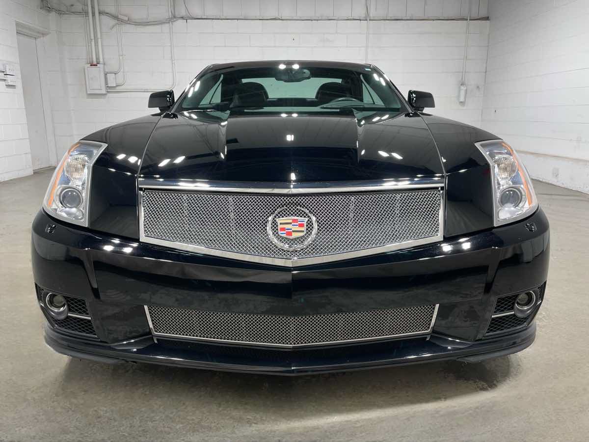 Used 2009 Cadillac XLR V RWD image 2