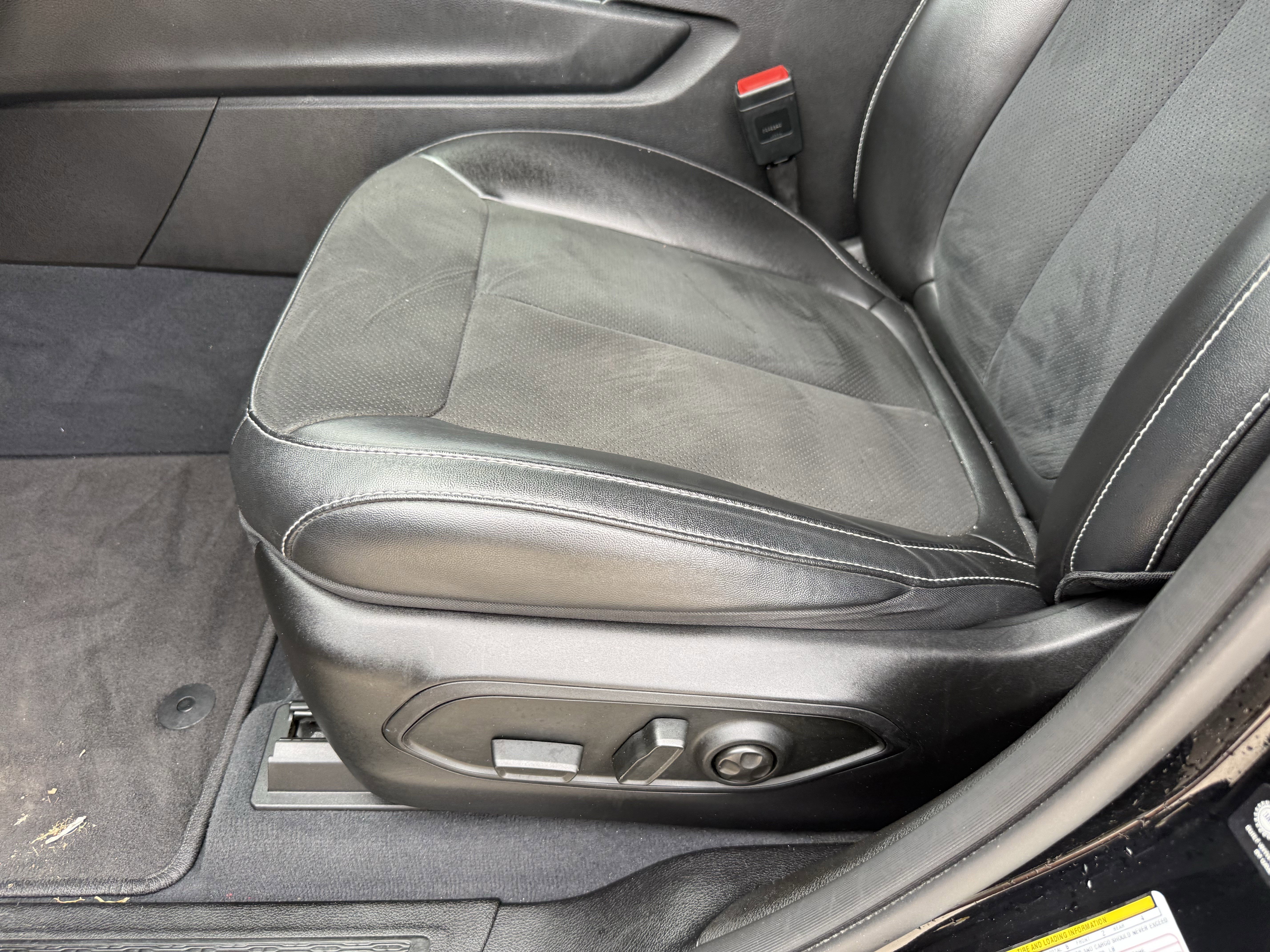 Used 2023 Jeep Grand Cherokee L Laredo image 28