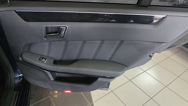 Used 2013 Mercedes-Benz E 350 4MATIC Sedan image 23