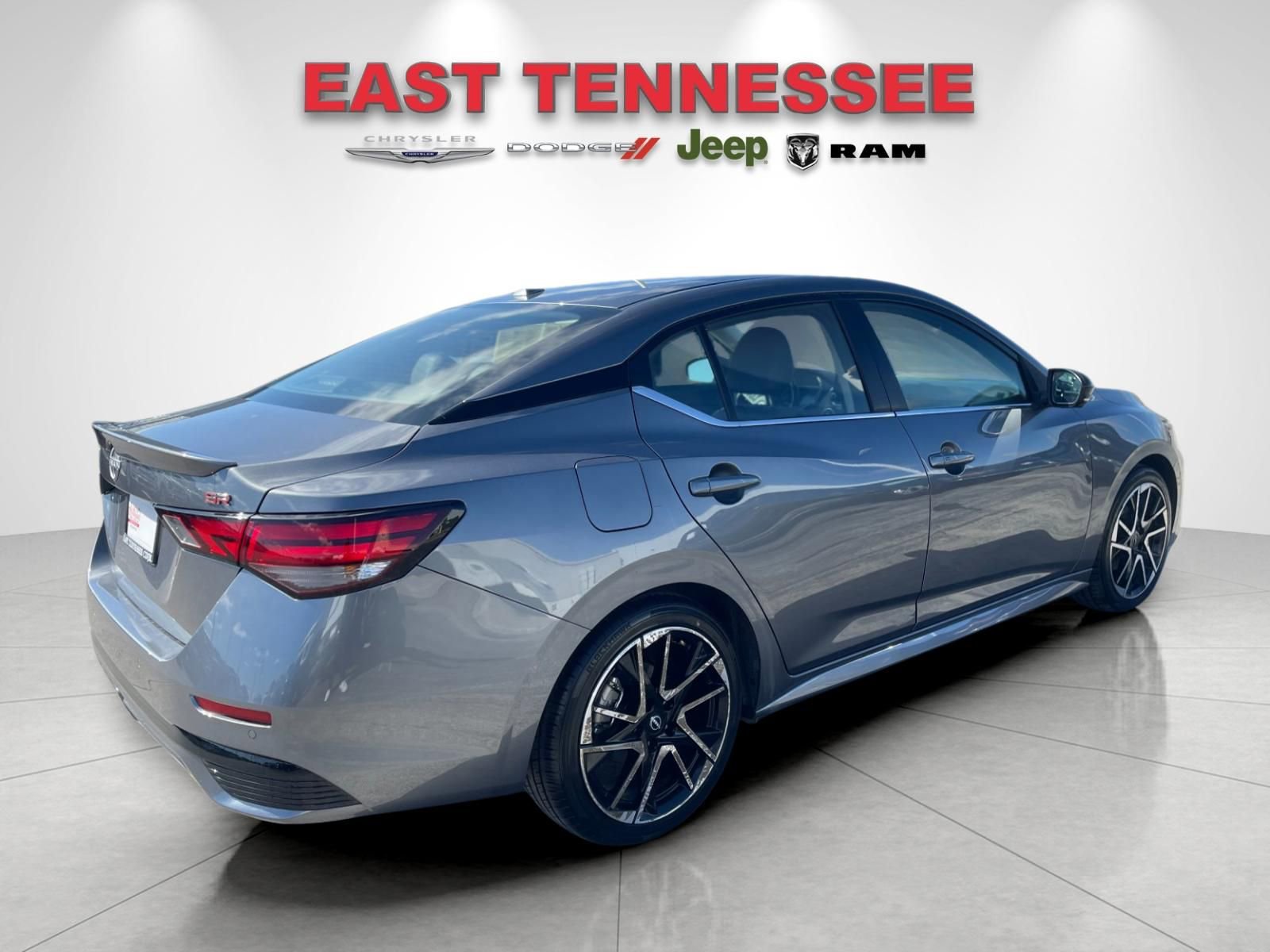 Used 2025 Nissan Sentra SR w/ SR Premium Package image 3