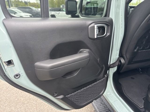 Used 2023 Jeep Wrangler Unlimited Rubicon 4xe w/ Cold Weather Group AWD/4WD image 17