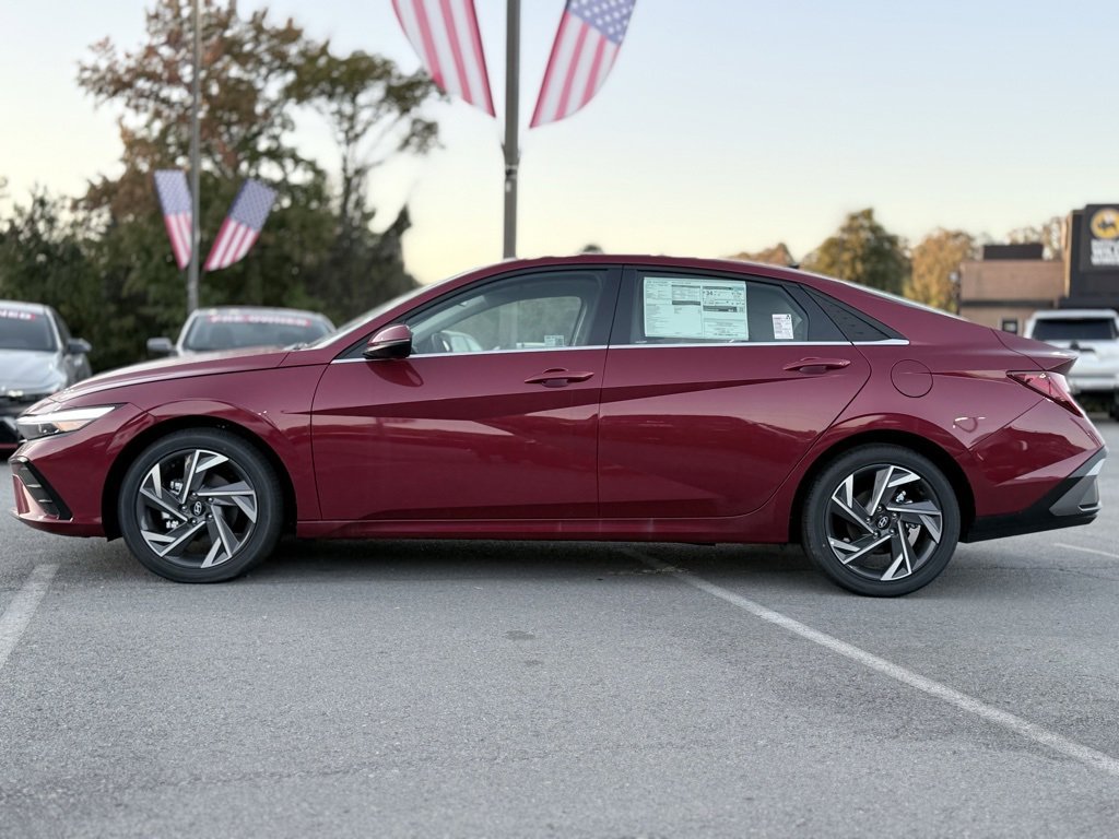 New 2025 Hyundai Elantra Limited image 4