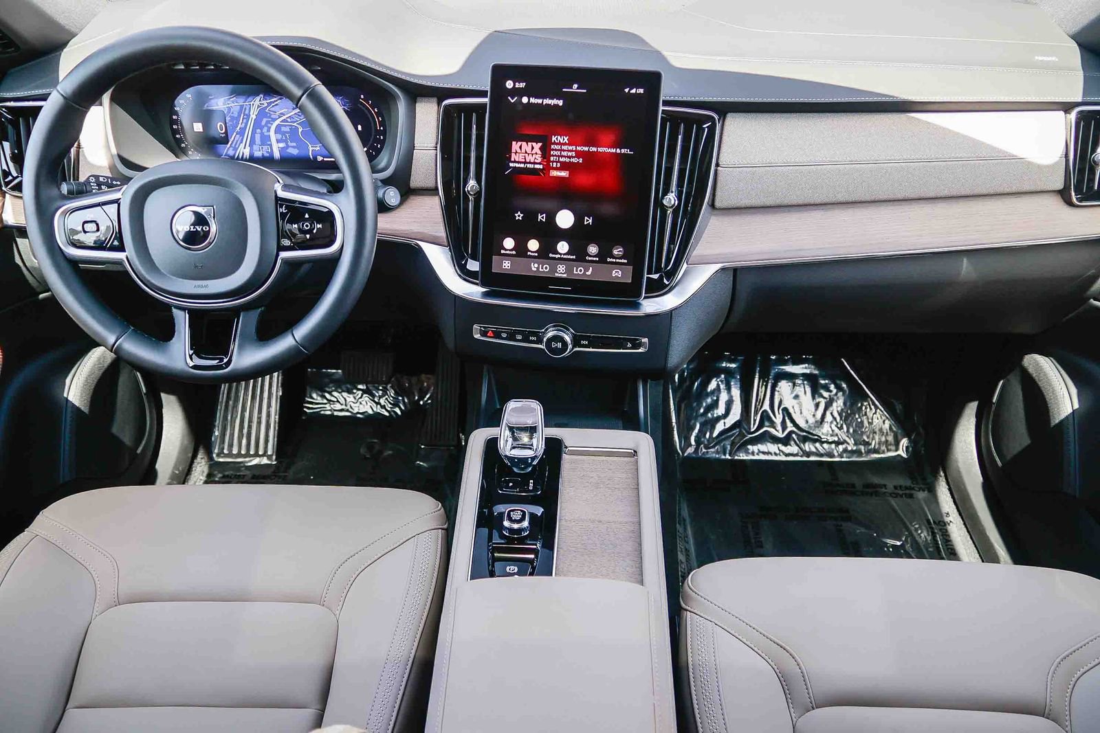 Certified 2026 Volvo XC90 B5 Core AWD/4WD image 13