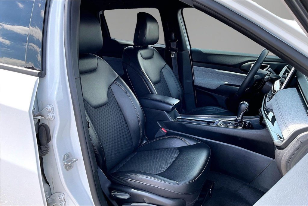 Used 2024 Jeep Compass Latitude AWD/4WD image 28