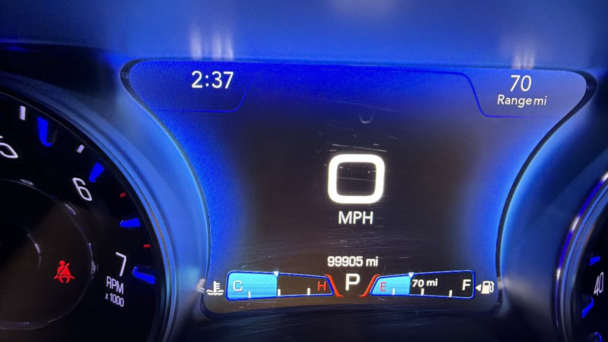 Used 2017 Chrysler 300 Limited RWD image 9