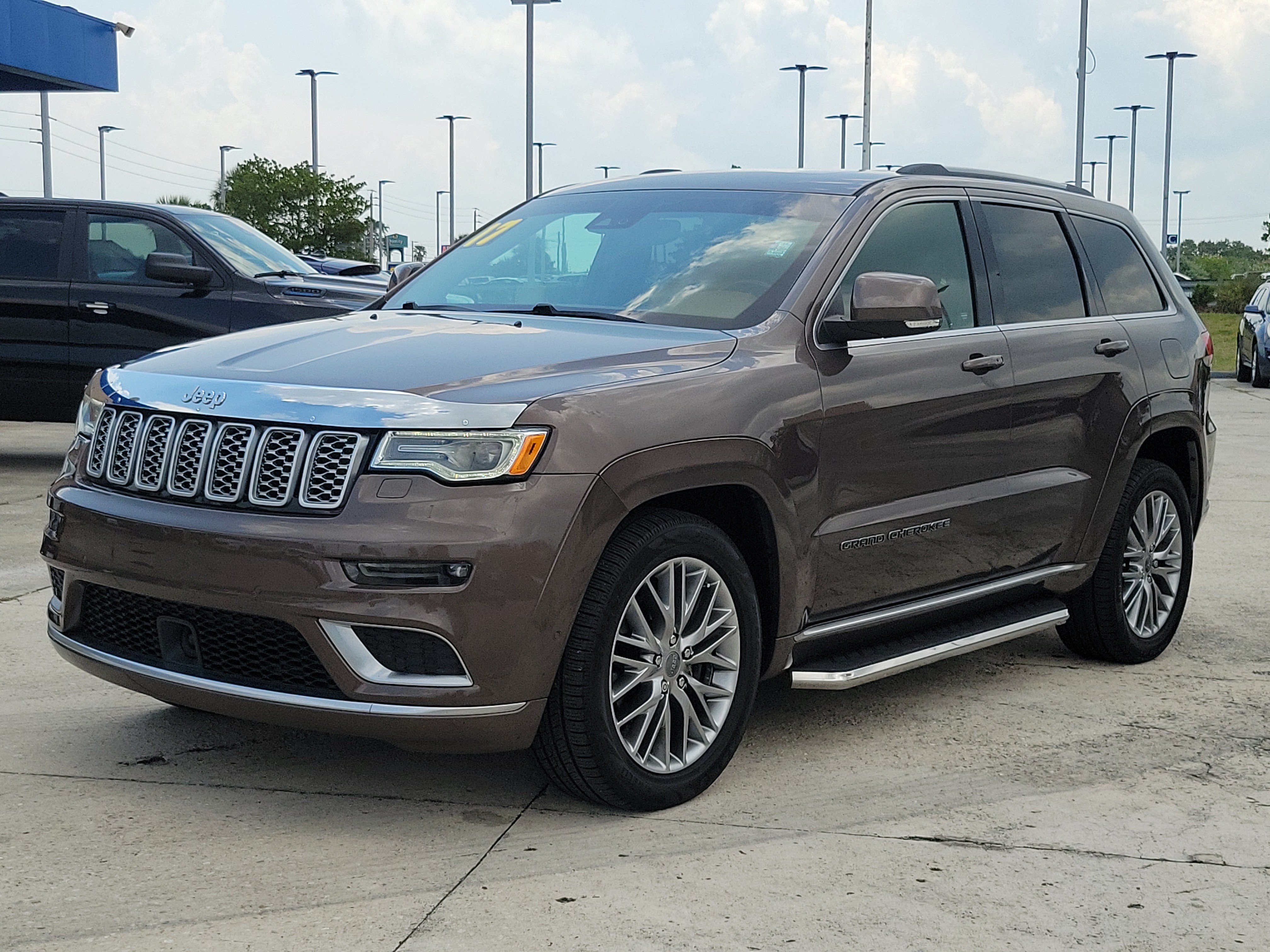 Used 2017 Jeep Grand Cherokee Summit w/ Platinum Series Group RWD image 2