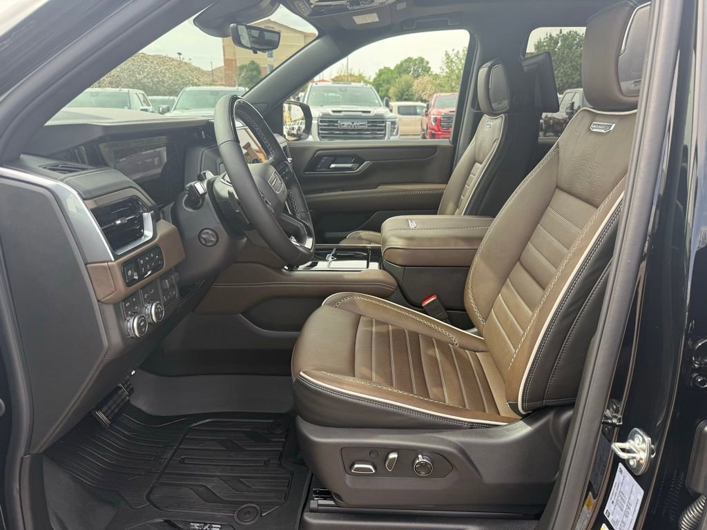 Used 2026 GMC Yukon Denali Ultimate w/ LPO, Floor Liner Package AWD/4WD image 10
