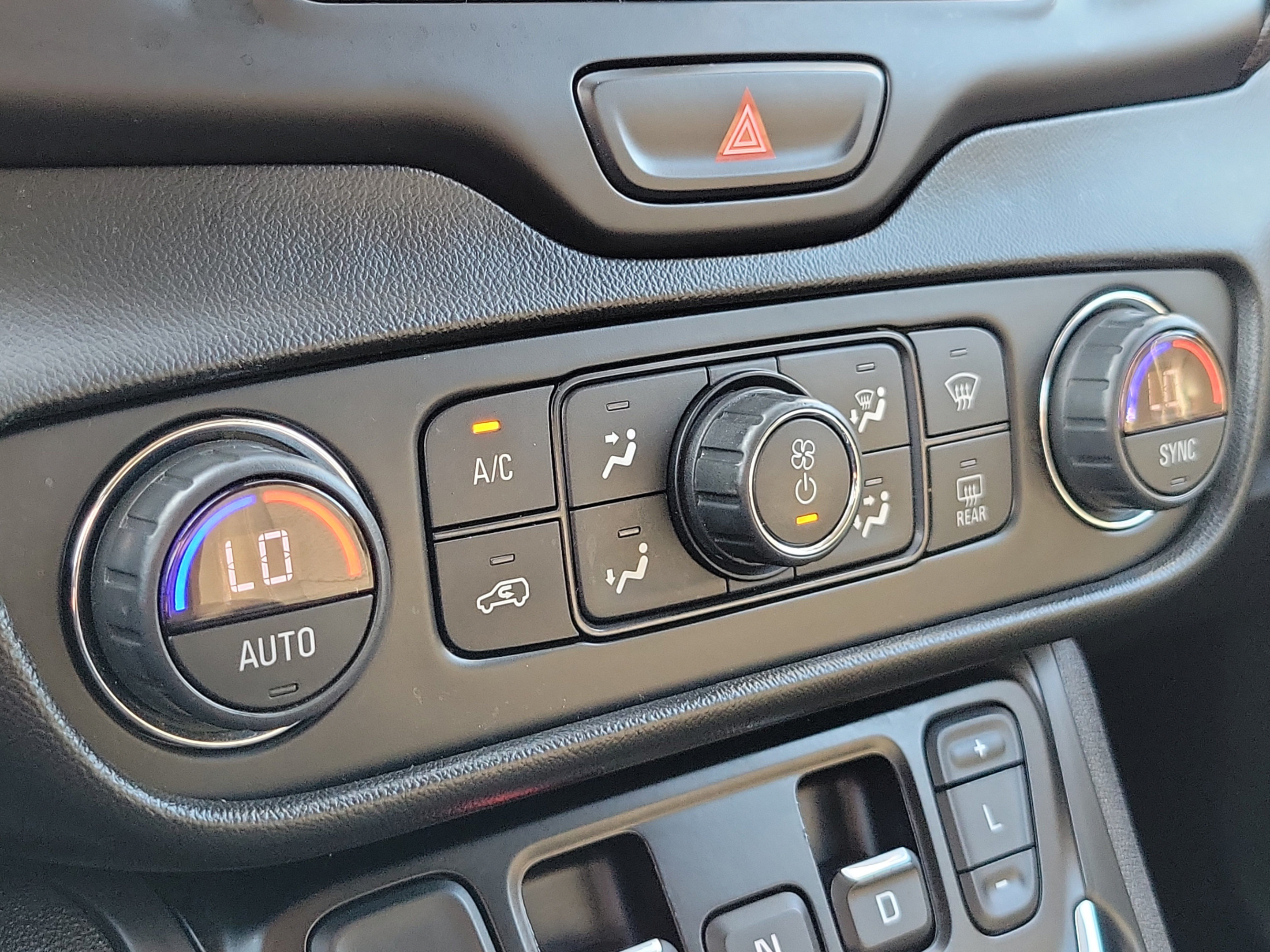 Used 2021 GMC Terrain SLE w/ Driver Convenience Package FWD image 31