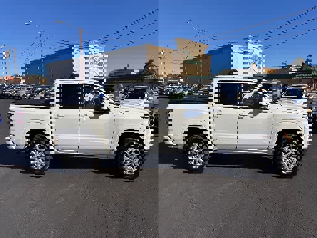 Used 2023 Nissan Frontier SV w/ SV Convenience Package image 2