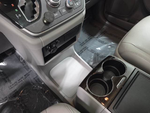 Certified 2020 Toyota Sienna XLE w/ XLE Navigation Package FWD image 22
