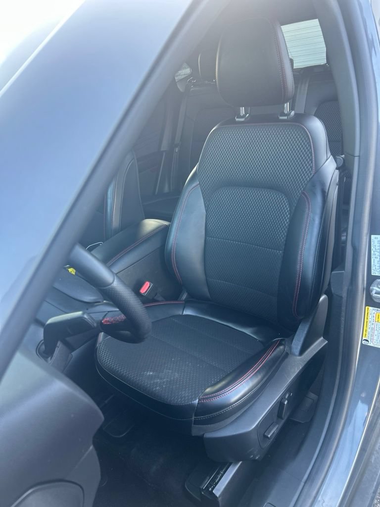 Used 2024 Ford Escape ST-Line w/ Tech Pack #1 FWD image 5