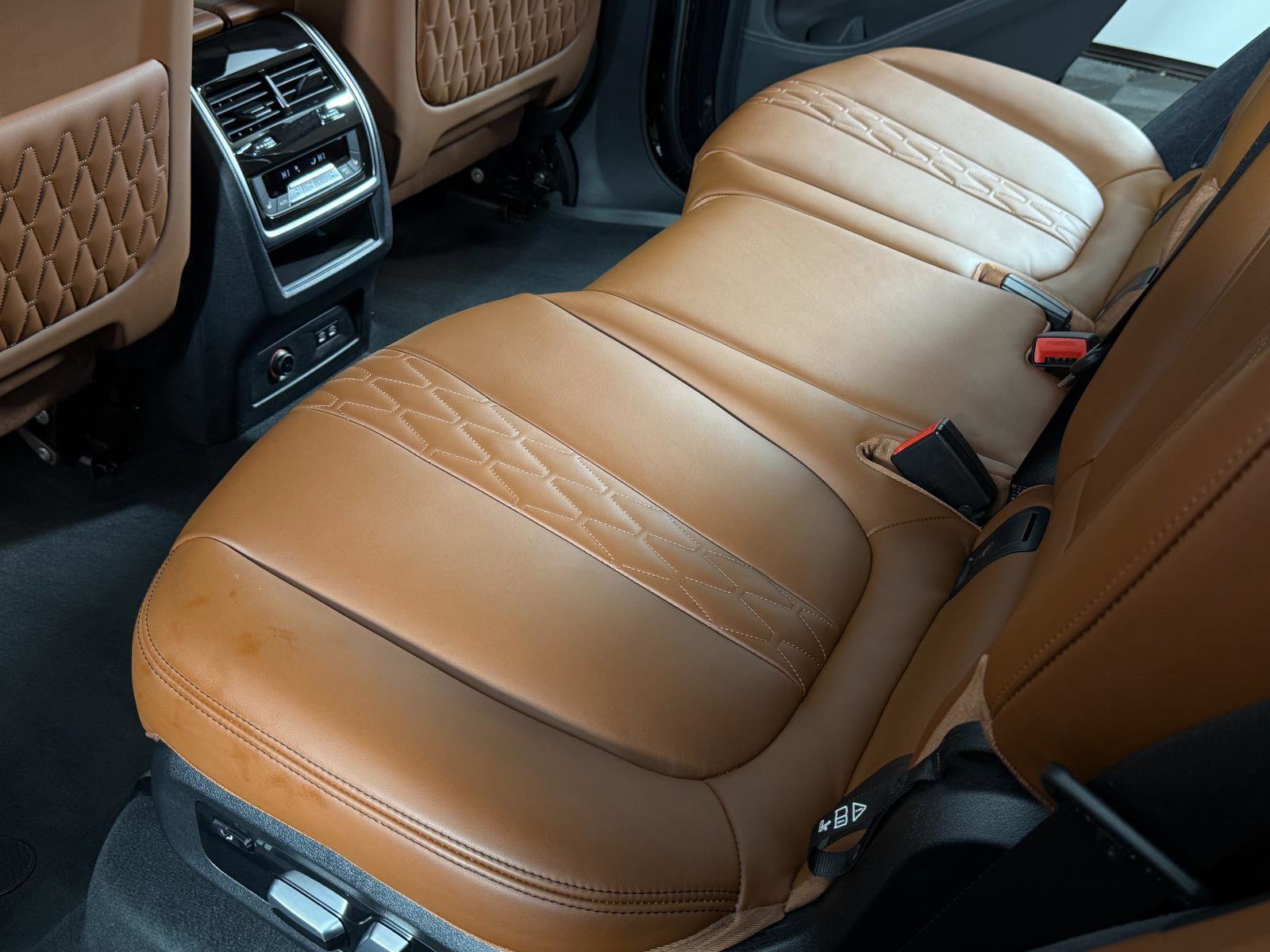 Used 2023 BMW X7 M60i w/ Executive Package image 23