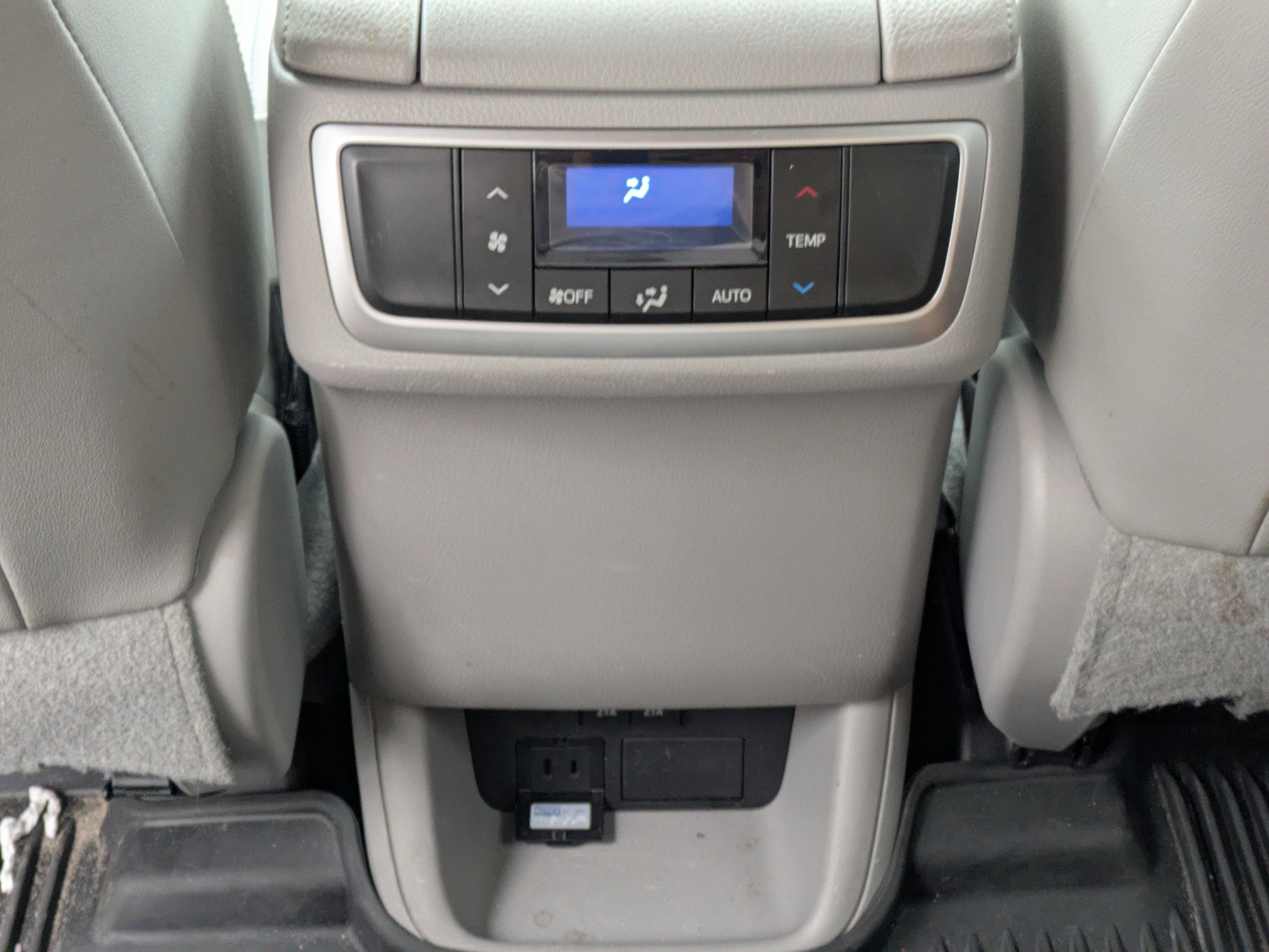 Used 2019 Toyota Highlander XLE image 15