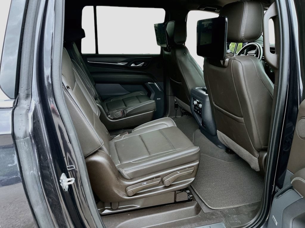 Used 2023 GMC Yukon XL Denali w/ Advanced Technology Package AWD/4WD image 27