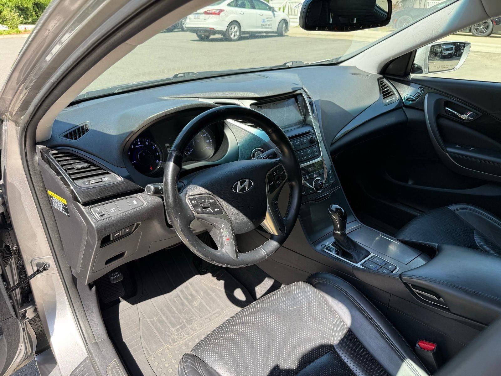 Used 2014 Hyundai Azera Limited w/ Option Group 02 FWD image 21