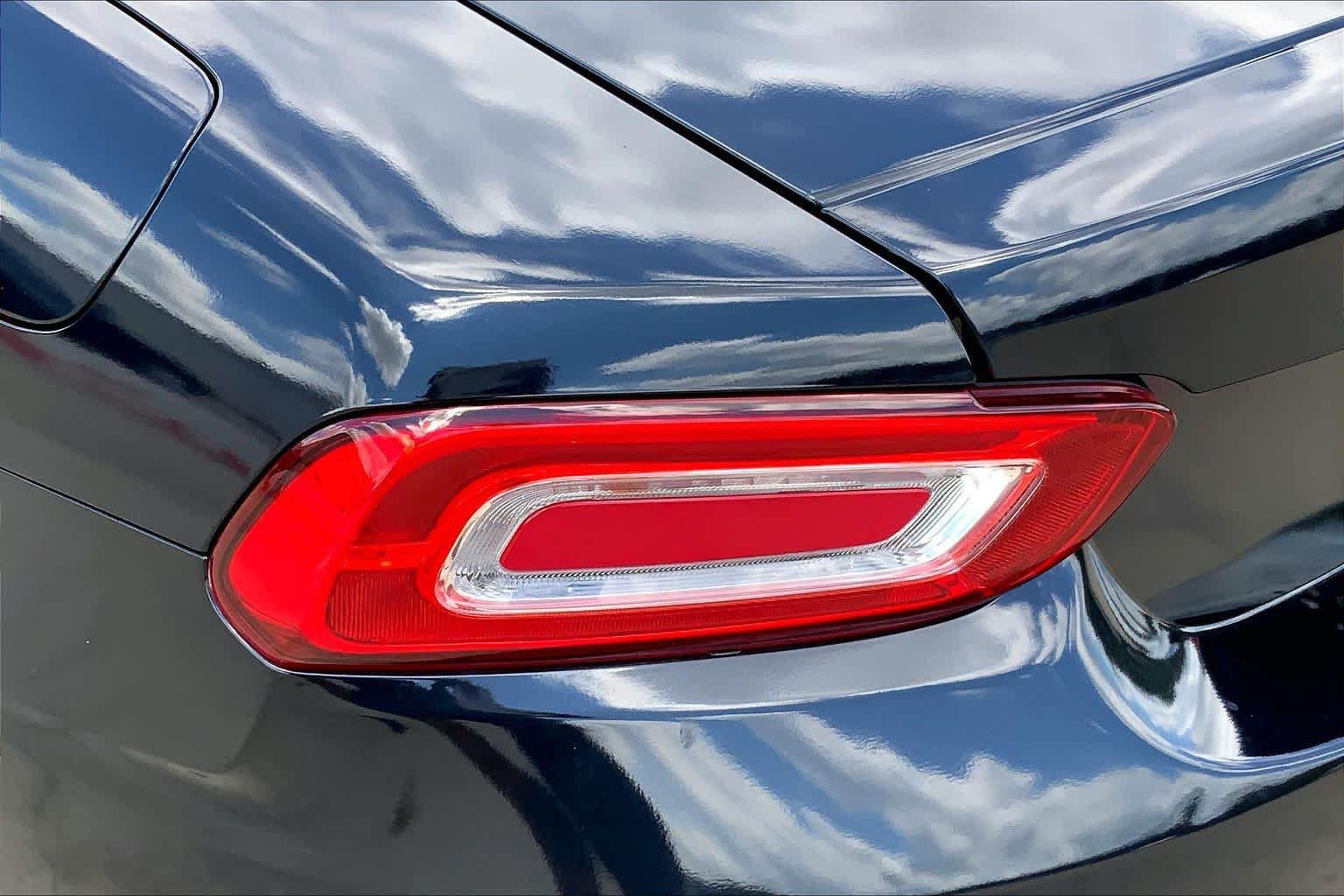 Used 2018 FIAT 124 Spider Abarth w/ Convenience Group RWD image 22