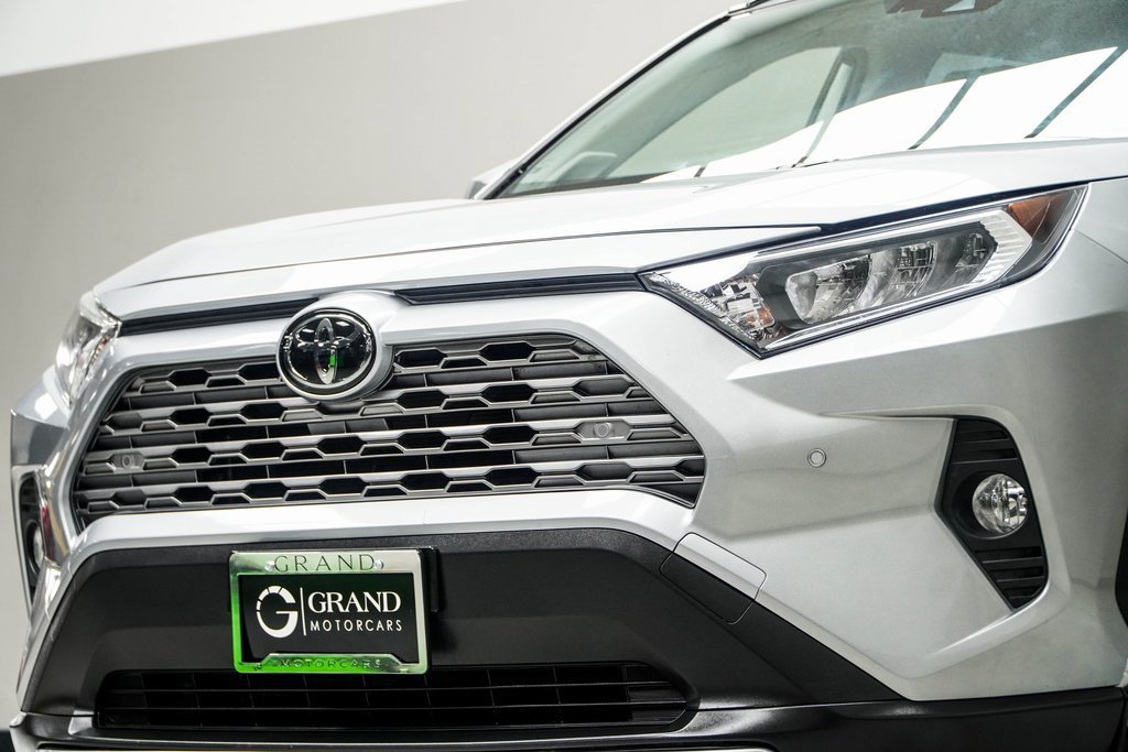 Used 2019 Toyota RAV4 Limited image 2