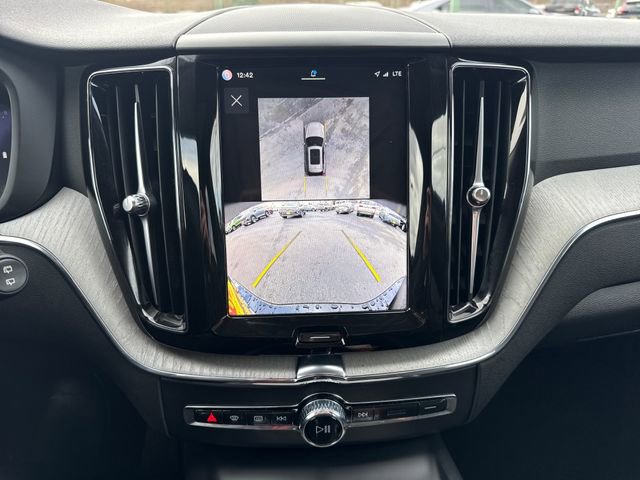 Used 2025 Volvo XC60 B5 Plus image 31