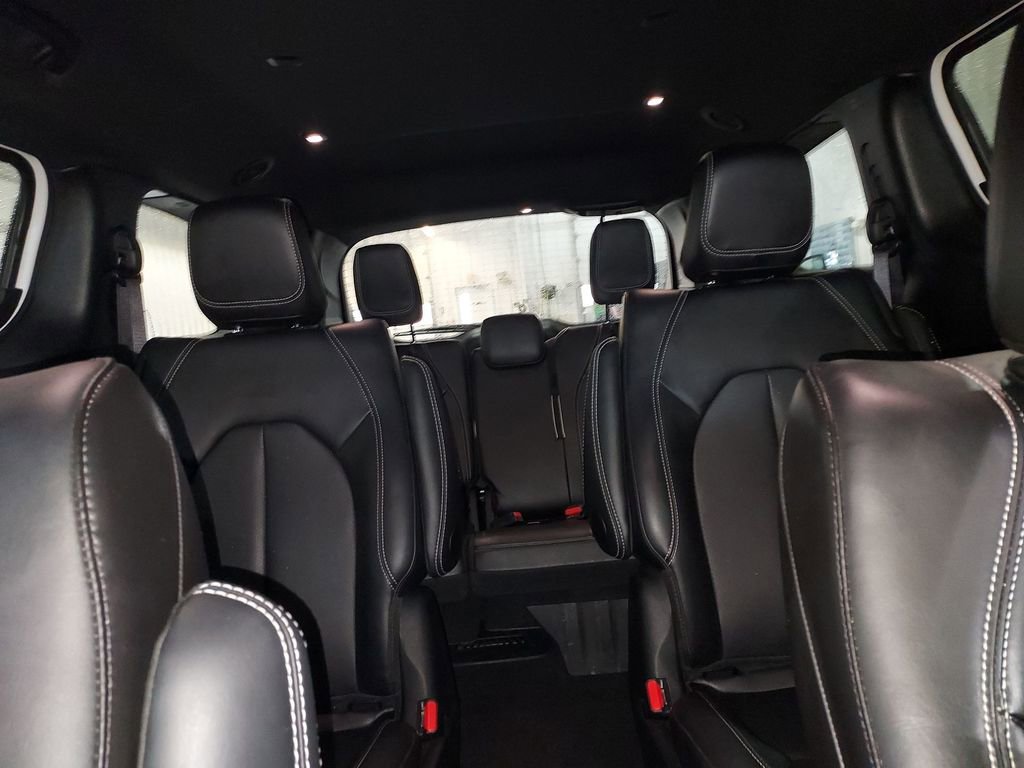 Used 2024 Chrysler Pacifica Select image 13