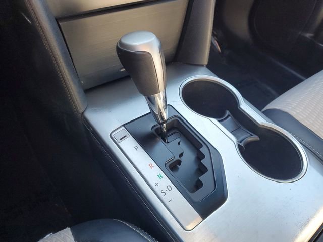 Used 2014 Toyota Camry SE w/ Moonroof Package image 31