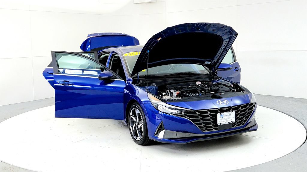 Used 2023 Hyundai Elantra Limited w/ Cargo Package FWD image 9