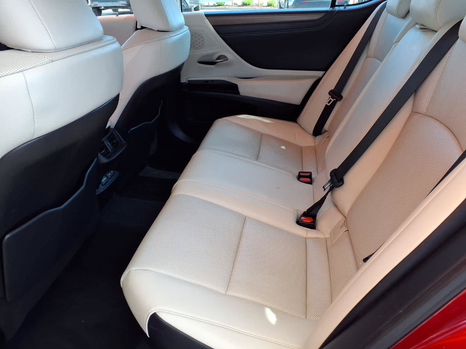 Used 2024 Lexus ES 300h w/ Premium Package FWD image 10