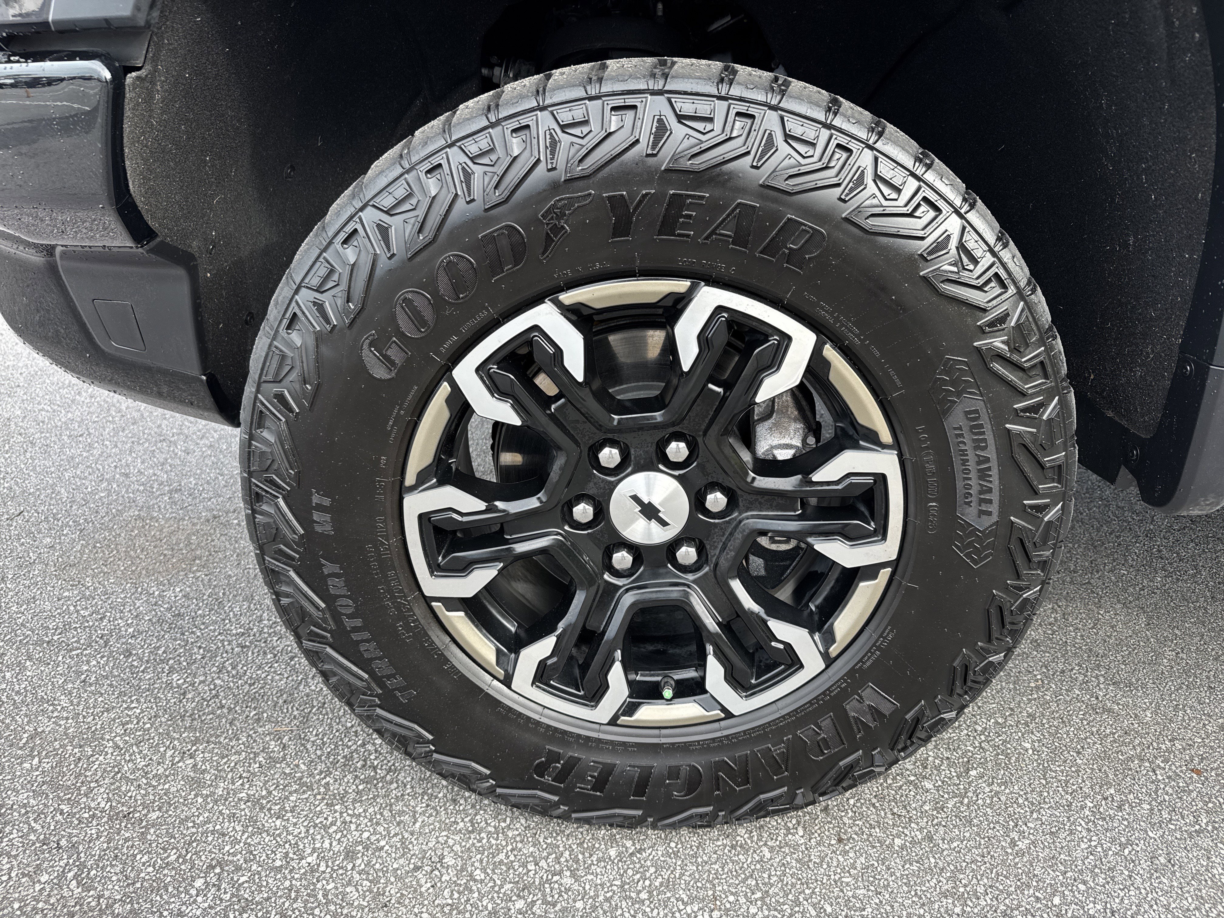 Used 2023 Chevrolet Silverado 1500 ZR2 w/ Technology Package AWD/4WD image 15