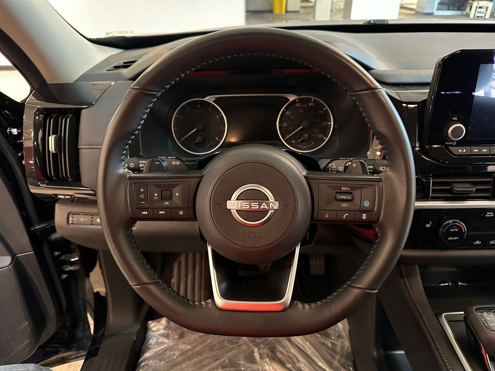 Used 2025 Nissan Pathfinder SV image 29