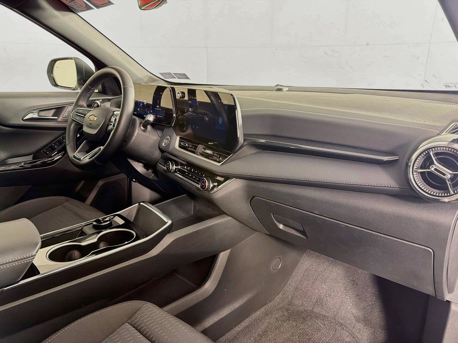 Used 2026 Chevrolet Equinox LT AWD/4WD image 31