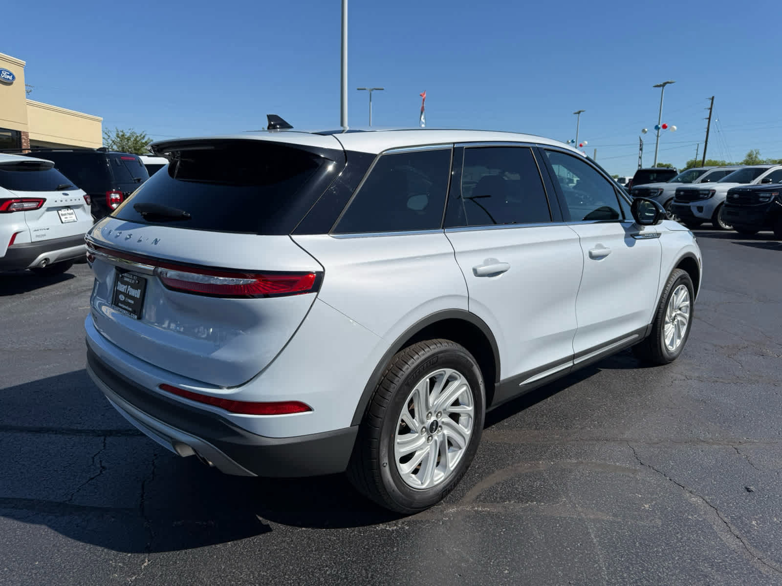 Used 2025 Lincoln Corsair AWD image 17