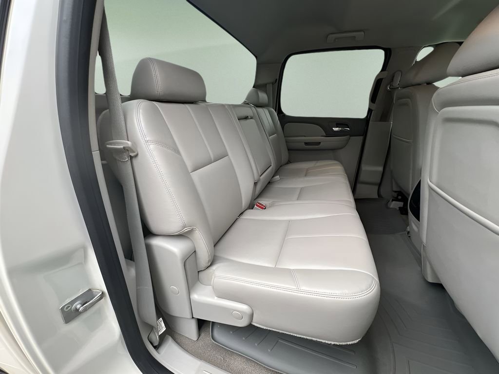 Used 2013 Chevrolet Silverado 1500 LTZ w/ LTZ White Diamond Edition image 23