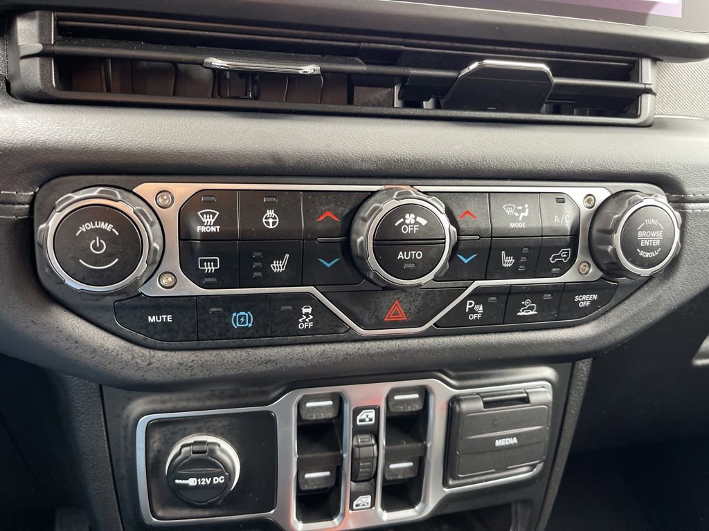 Certified 2025 Jeep Wrangler Unlimited Sahara w/ Safety Group image 12