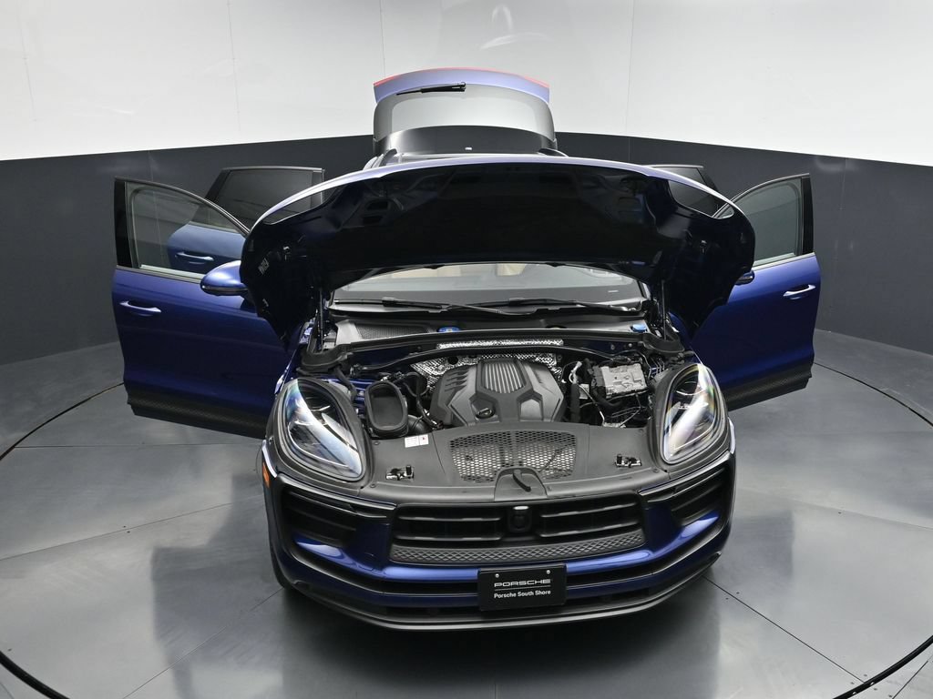 Used 2024 Porsche Macan AWD/4WD image 30