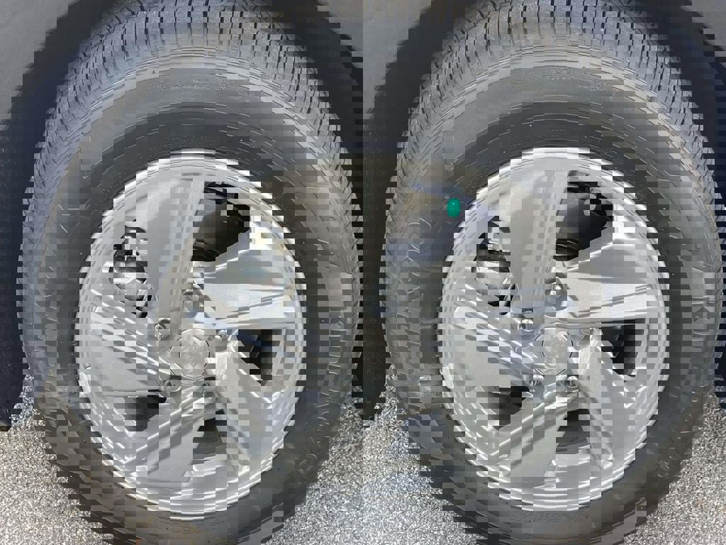 New 2026 Hyundai Elantra SE image 5