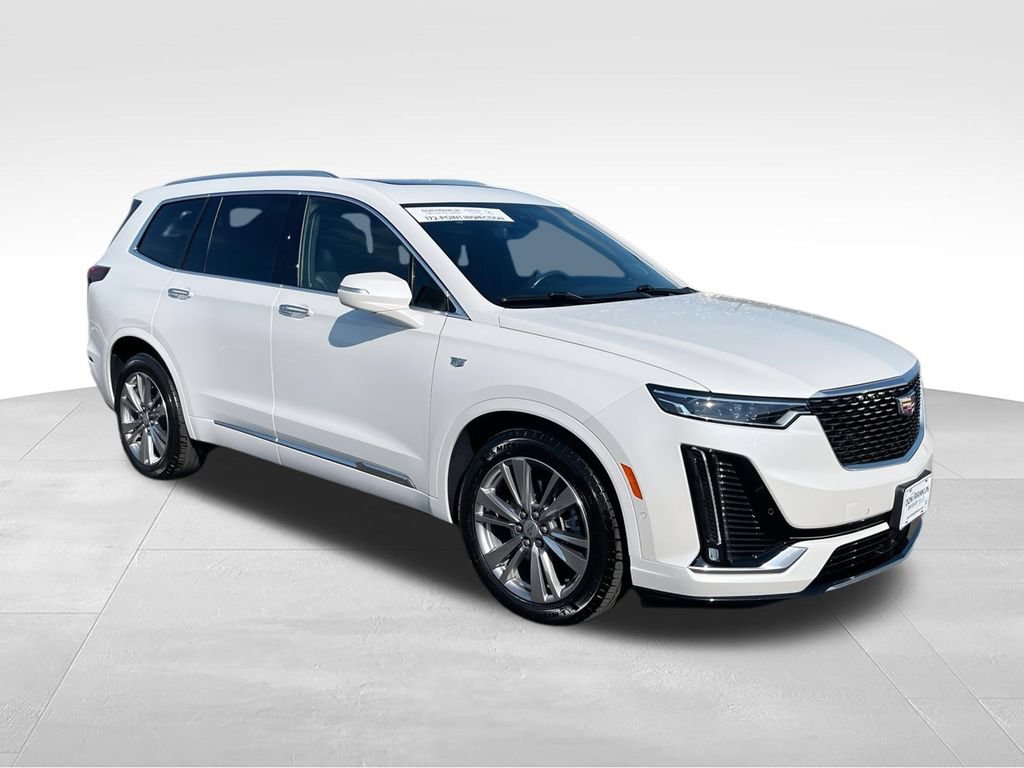 Used 2023 Cadillac XT6 Premium Luxury w/ Technology Package FWD image 2