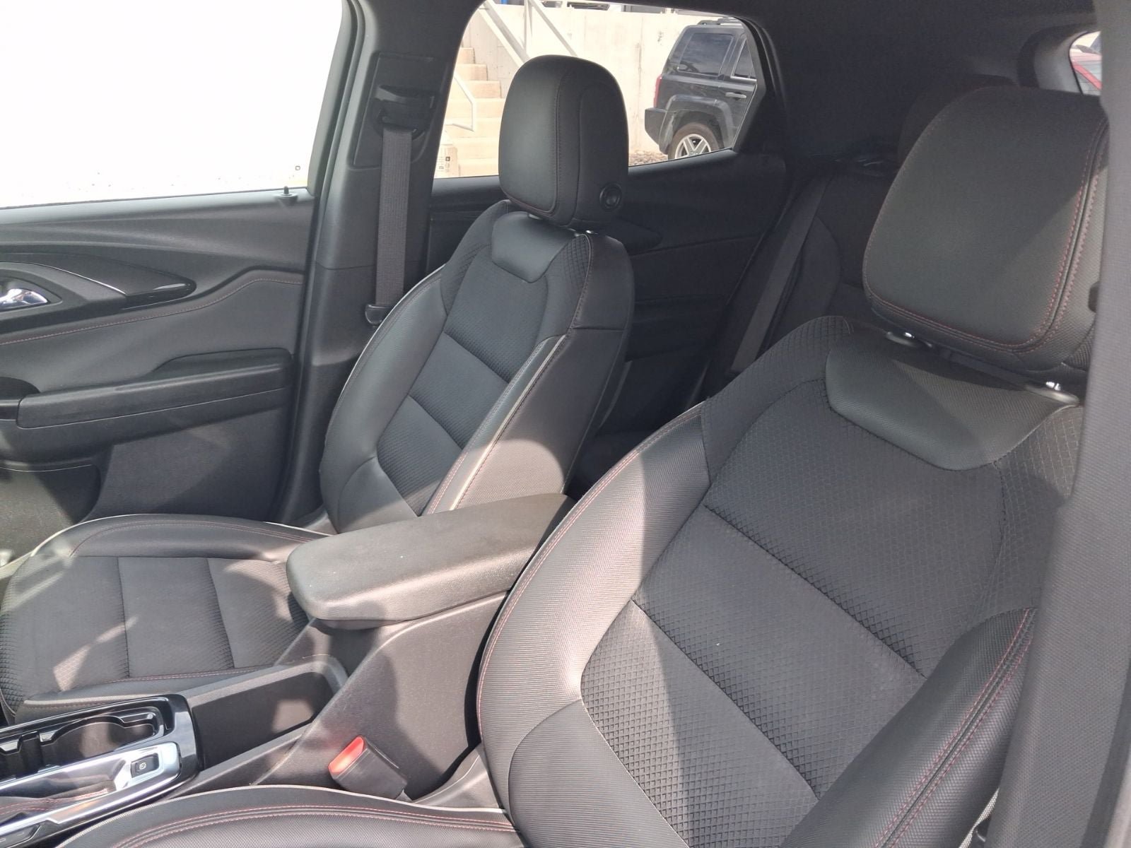 Used 2022 Chevrolet TrailBlazer RS w/ Technology Package FWD image 8