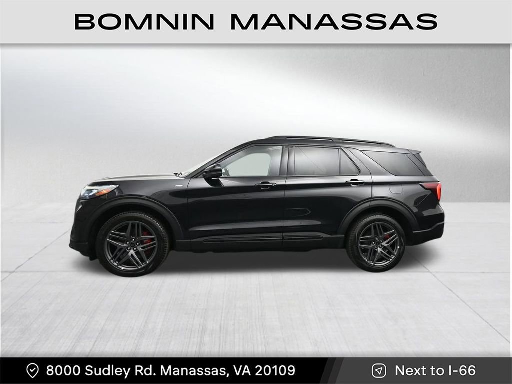 Used 2025 Ford Explorer ST-Line w/ ST-Line Street Pack image 2