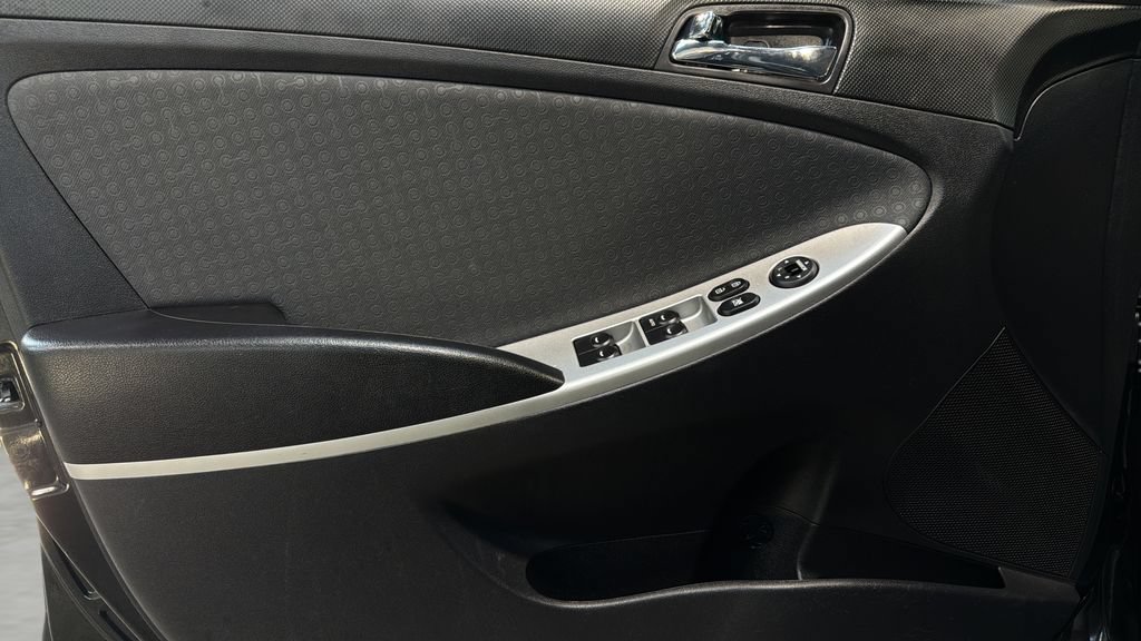 Used 2014 Hyundai Accent SE FWD image 19